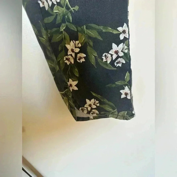Marine Layer Allison Pant in a Floral Print - Picture 2 of 6